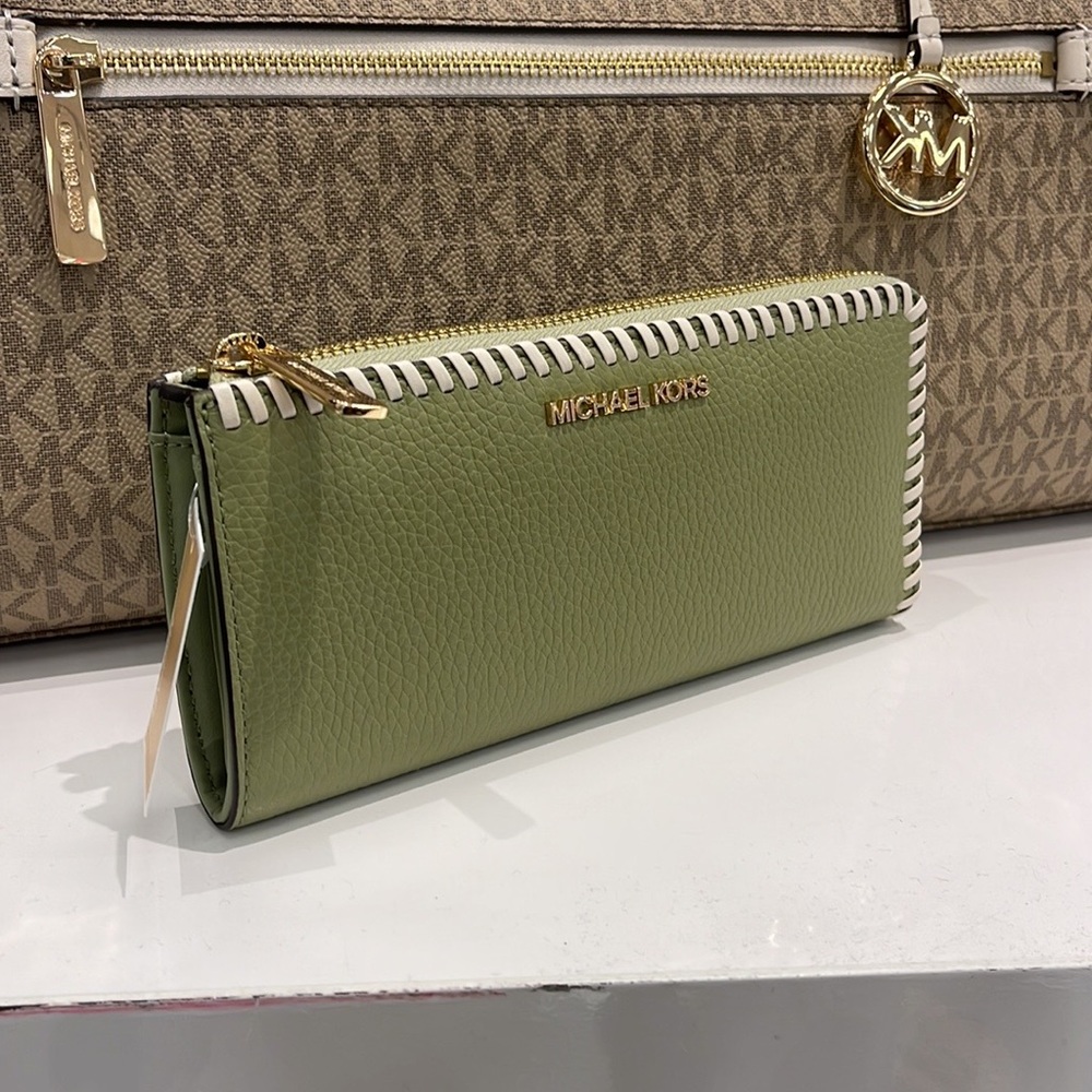 Michael Kors Jet Set Travel Large Pebble Leather Quarter-Zip Wallet
NWT - Picture 2 of 16